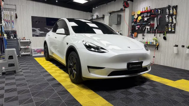 Tesla Model Y｜宜蘭汽車美容案例 封體維護&前檔玻璃鍍膜（除油墨）
